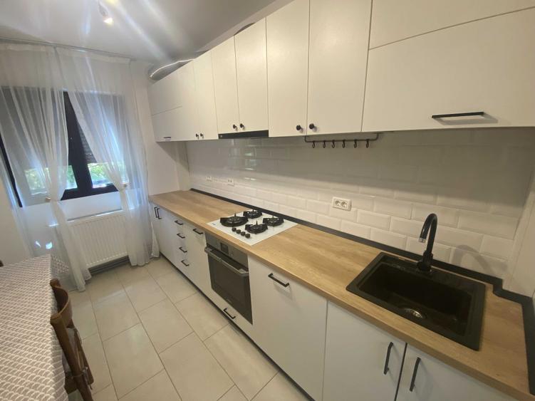 Apartament cu 4 camere decomandat în UTA
