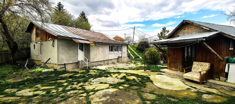 Casă individuală cu 4 camere cu Teren 2500 Mp în Podul Vadului