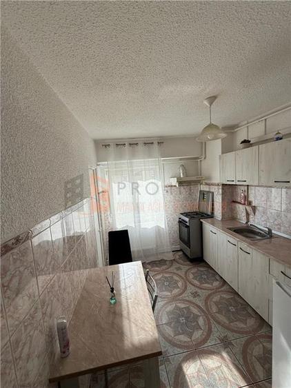 Apartament cu 3 camere decomandat, mobilat în 1 Decembrie