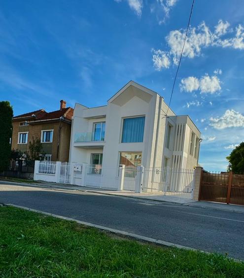 Casă cu 5 camere cu Canalizare în Mărăști