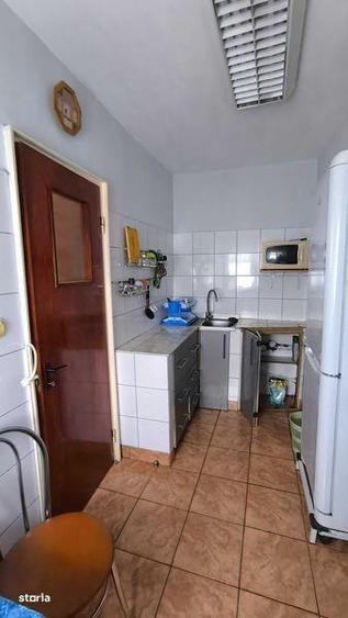 Apartament cu 3 camere decomandat în Tineretului