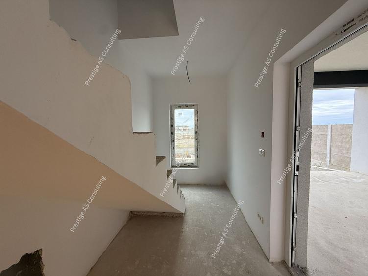 Duplex cu 4 camere cu Canalizare în Giarmata