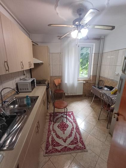 Apartament cu 3 camere decomandat în Theodor Pallady