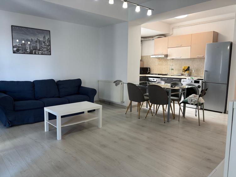 Apartament cu 3 camere semidecomandat în Barbu Văcărescu
