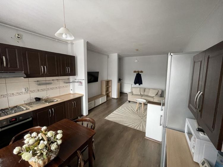 Apartament cu 3 camere decomandat în Florești