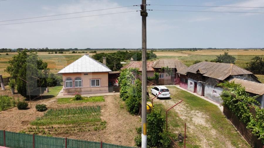 Casă individuală cu 5 camere cu Teren 2300 Mp în Exterior Sud