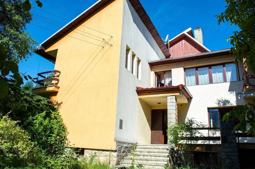 Casă cu 7 camere cu Teren 1200 Mp în Central