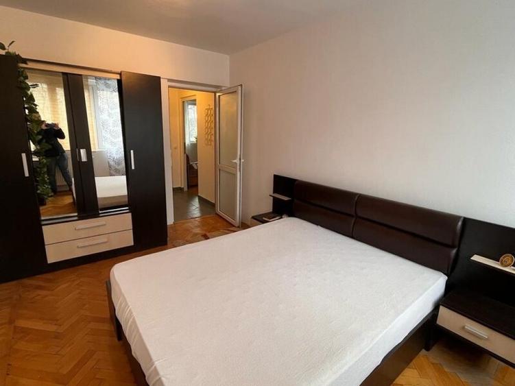 Apartament cu 3 camere semidecomandat în Câmpia Libertății
