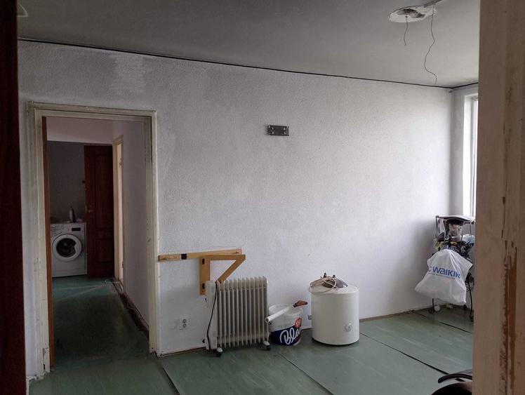 Apartament cu 4 camere semidecomandat în Drumul Taberei