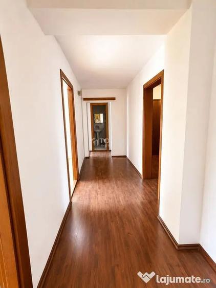 Apartament cu 4 camere decomandat în Scriitorilor