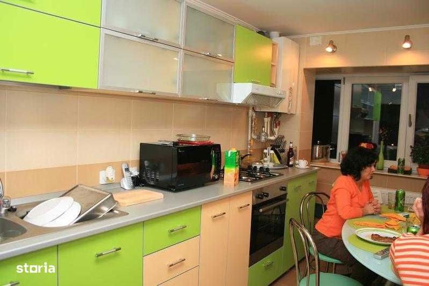 Apartament cu 3 camere decomandat, mobilat în Tomis III
