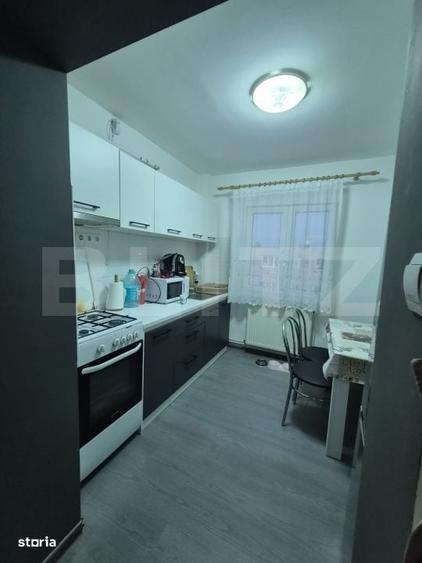Apartament cu 3 camere semidecomandat în Central