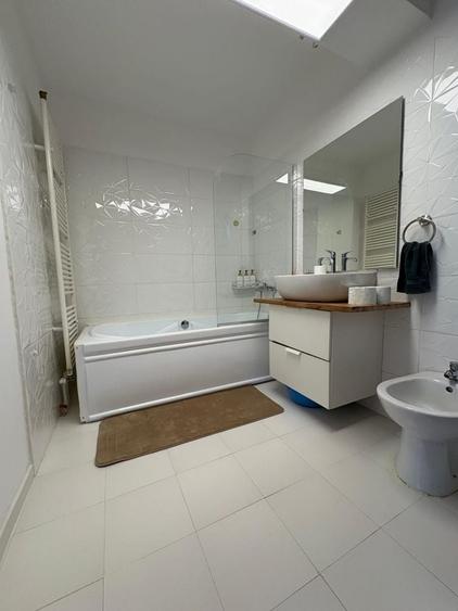 Apartament cu 3 camere decomandat în Sud