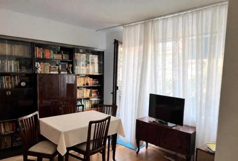 Apartament cu 2 camere semidecomandat, mobilat în Victoriei