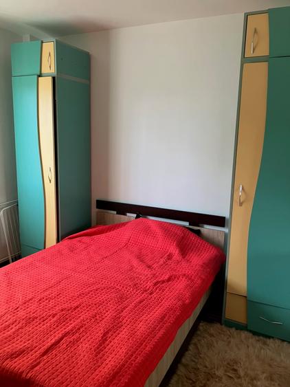 Apartament cu 3 camere decomandat în Lacul Tei