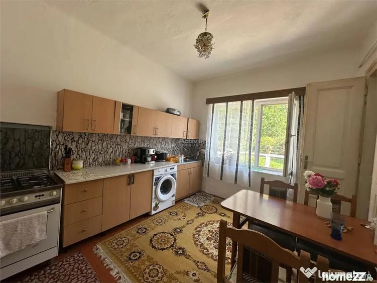 Casă cu 4 camere cu Teren 1000 Mp în Central