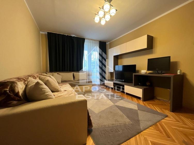 Apartament cu 3 camere decomandat în Podgoria