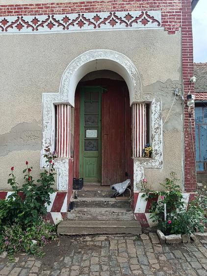 Casă cu Teren 2877 Mp în Tomnatic