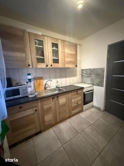 Apartament cu 3 camere semidecomandat în Gară