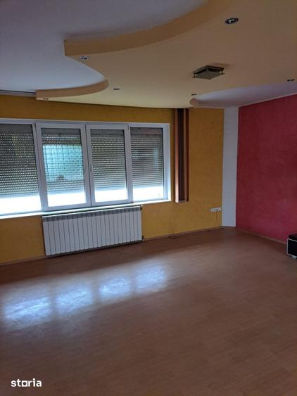 Casă cu 4 camere cu Teren 180 Mp în Central