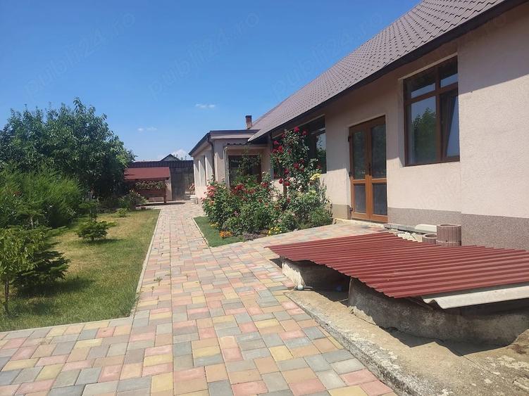 Casă cu 5 camere cu Teren 1300 Mp în Central
