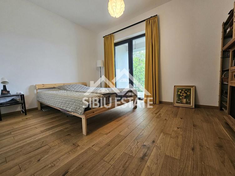 Casă individuală cu 9 camere cu Canalizare în Șelimbăr