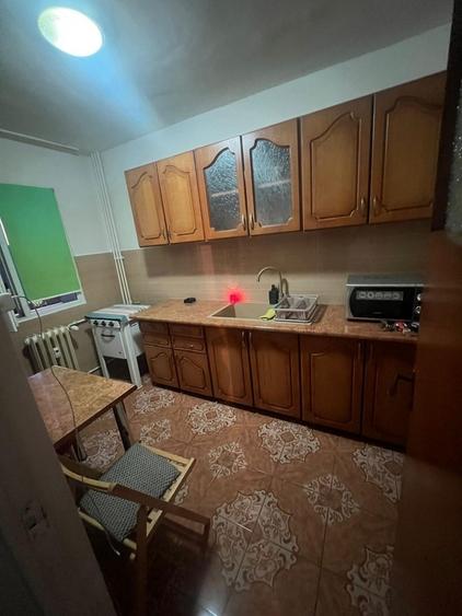 Apartament cu 2 camere decomandat în Basarabia