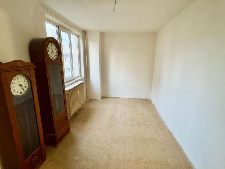 Apartament cu 3 camere decomandat în Lujerului