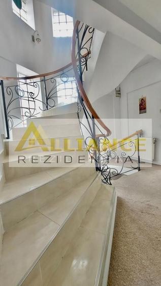 Casă individuală cu 7 camere cu Canalizare în Apărătorii Patriei