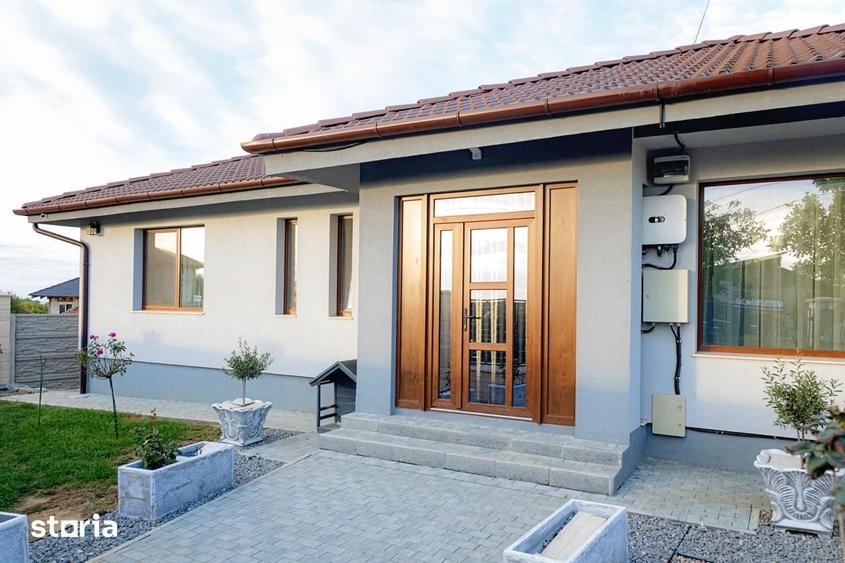 Casă cu 9 camere cu Teren 6600 Mp în Sânmartin
