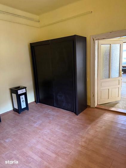Casă cu 6 camere cu Teren 270 Mp în Central