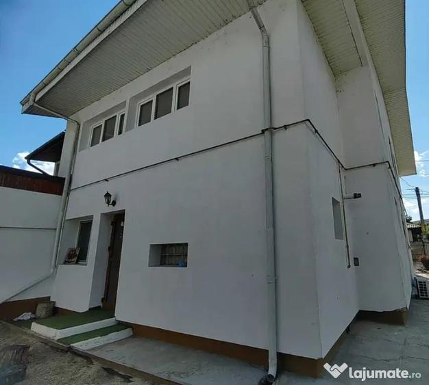 Casă cu 5 camere în Mioriței