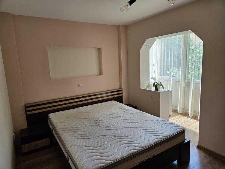Apartament cu 3 camere decomandat în Miorița