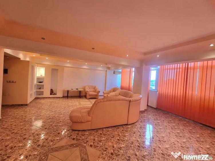 Apartament cu 3 camere decomandat în Republicii