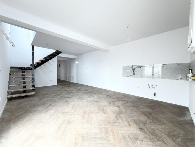 Duplex cu 4 camere cu Canalizare în Covaci