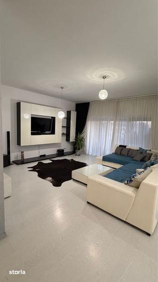 Apartament cu 4 camere decomandat, mobilat în Central