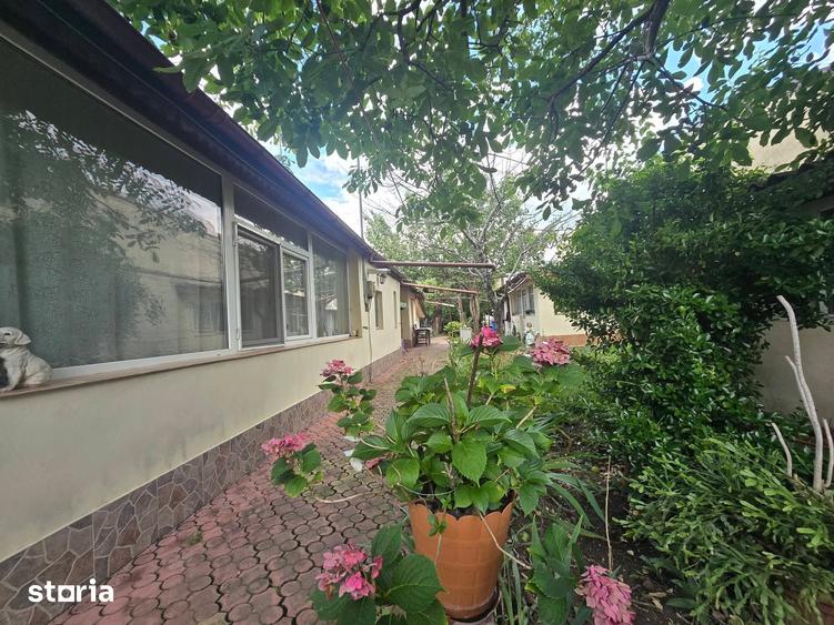 Casă cu 5 camere cu Teren 600 Mp în Andronache