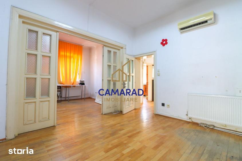 Casă cu 9 camere cu Teren 50 Mp în Tei