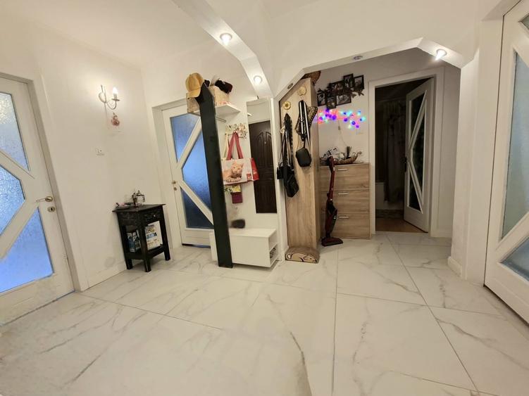Apartament cu 4 camere decomandat, mobilat în Codlea