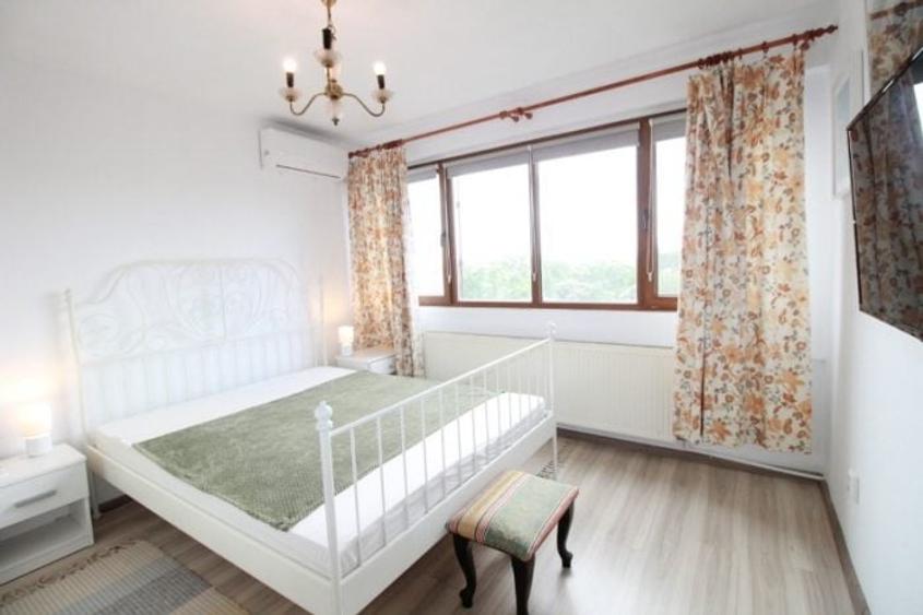 Apartament cu 2 camere decomandat, mobilat în Eroii Revoluției