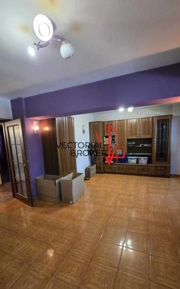 Apartament cu 4 camere decomandat în Mihai Bravu