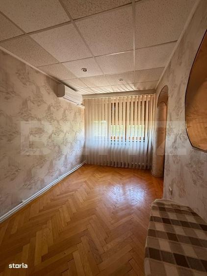 Apartament cu 4 camere semidecomandat în Central