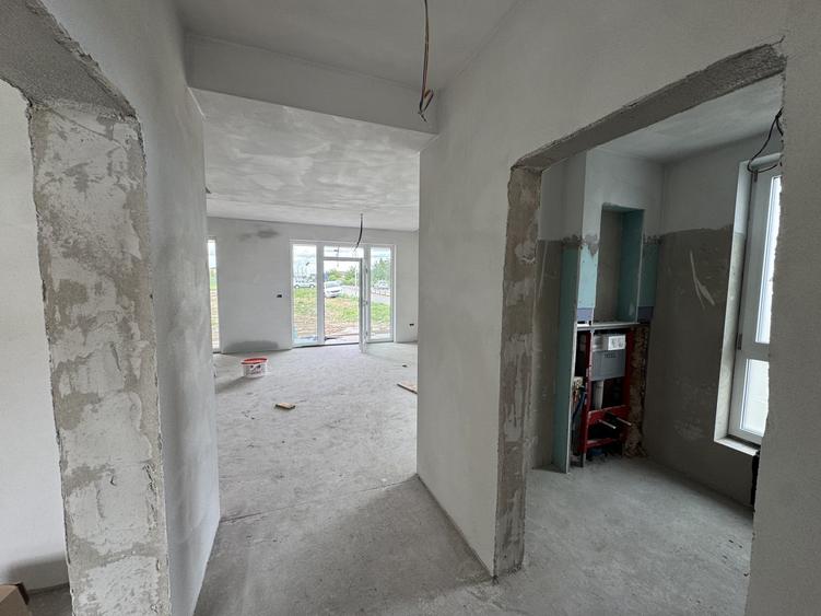 Duplex cu 4 camere cu Canalizare în Moșnița Nouă