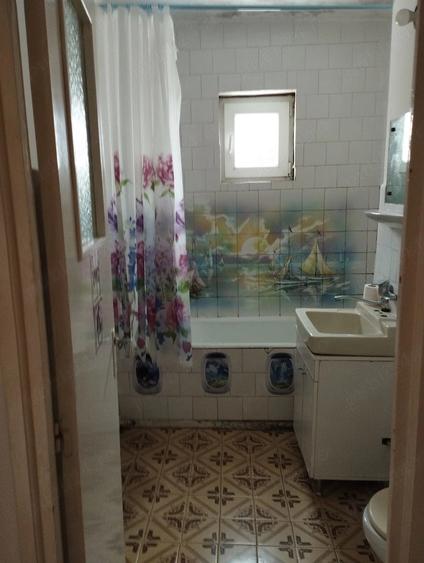 Apartament cu 3 camere decomandat în Exterior Vest