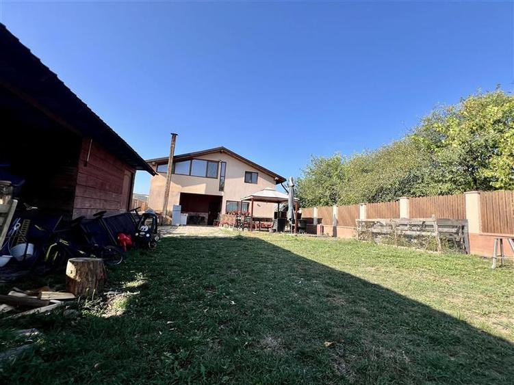 Casă individuală cu 5 camere cu Teren 1382 Mp în Voinești