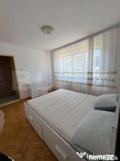 Apartament cu 3 camere semidecomandat în Central