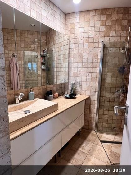 Apartament cu 2 camere semidecomandat, mobilat în Armeneasca