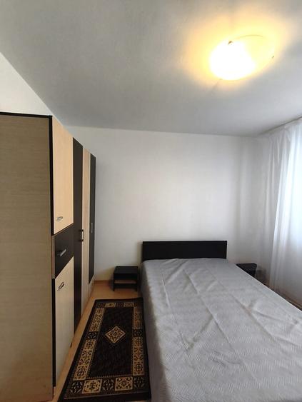 Apartament cu 2 camere semidecomandat în Berceni