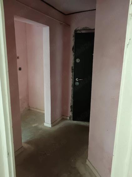 Garsonieră decomandată în Coman