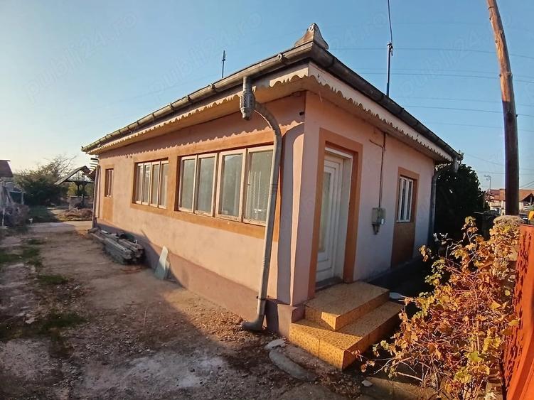 Casă cu 3 camere cu Teren 4500 Mp în Central